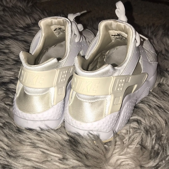 White Nike huaraches - Picture 3 of 3